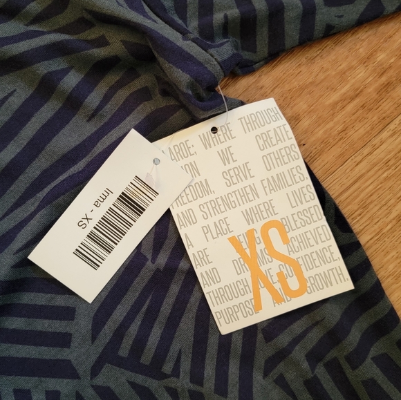 BNWT LuLaRoe Irma - Picture 4 of 5